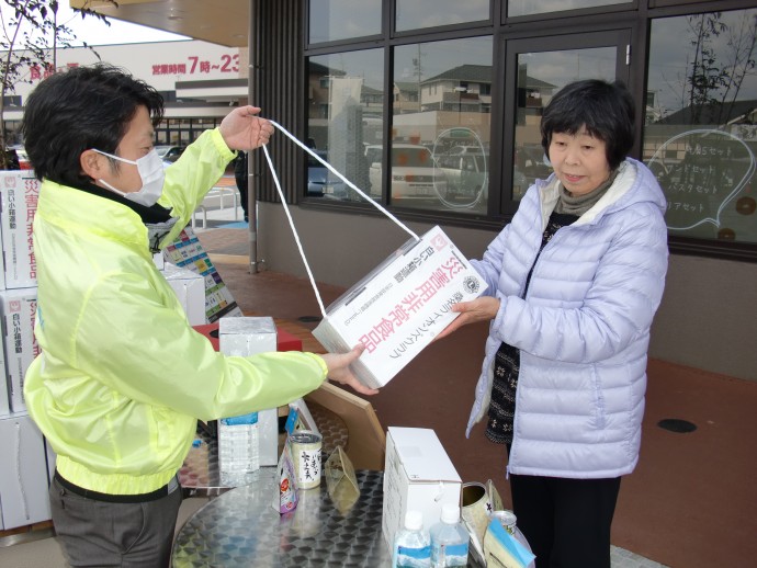 くじ引きの抽選で白い小箱が当たりました！！