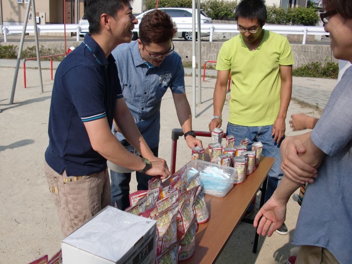 生桑大谷自治会　役員さんたちが試食のアルファ米を自ら作り、準備をしてくださいました。